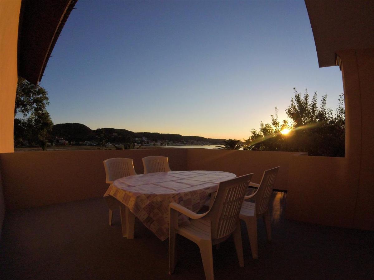 Apartmani Olivera 2 Supetarska Draga Exterior foto